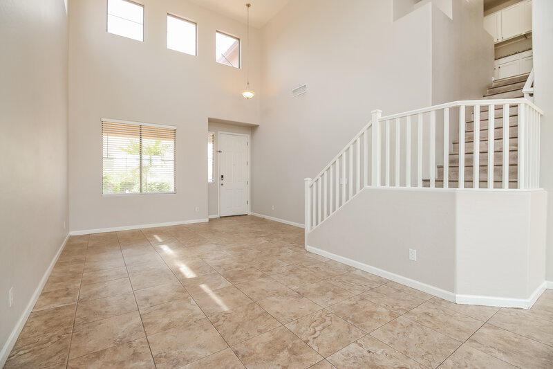 2,075/Mo, 125 N 22nd Pl Unit 39 Mesa, AZ 85213 Living Room View 2