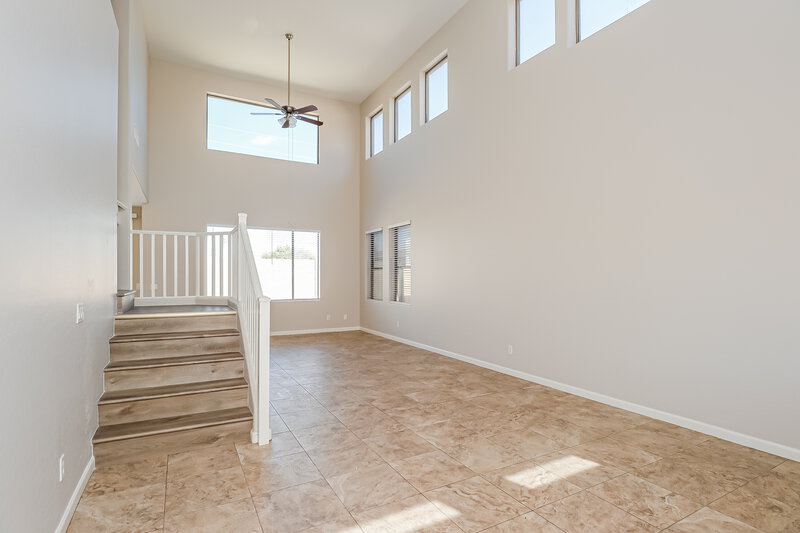 3,060/Mo, 125 N 22nd Pl Unit 39 Mesa, AZ 85213 Living Room View 2