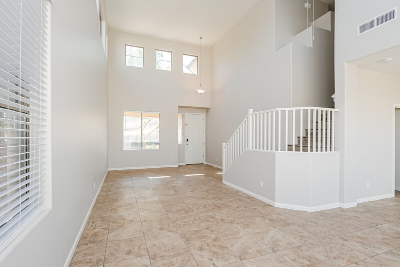 3,060/Mo, 125 N 22nd Pl Unit 39 Mesa, AZ 85213 Living Room View 3