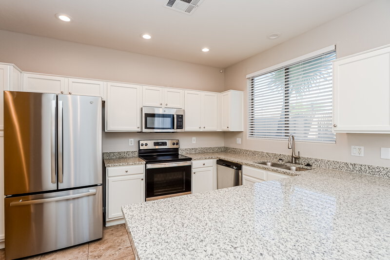 3,060/Mo, 125 N 22nd Pl Unit 39 Mesa, AZ 85213 Kitchen View