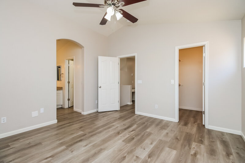 2,075/Mo, 125 N 22nd Pl Unit 39 Mesa, AZ 85213 Main Bedroom View 2