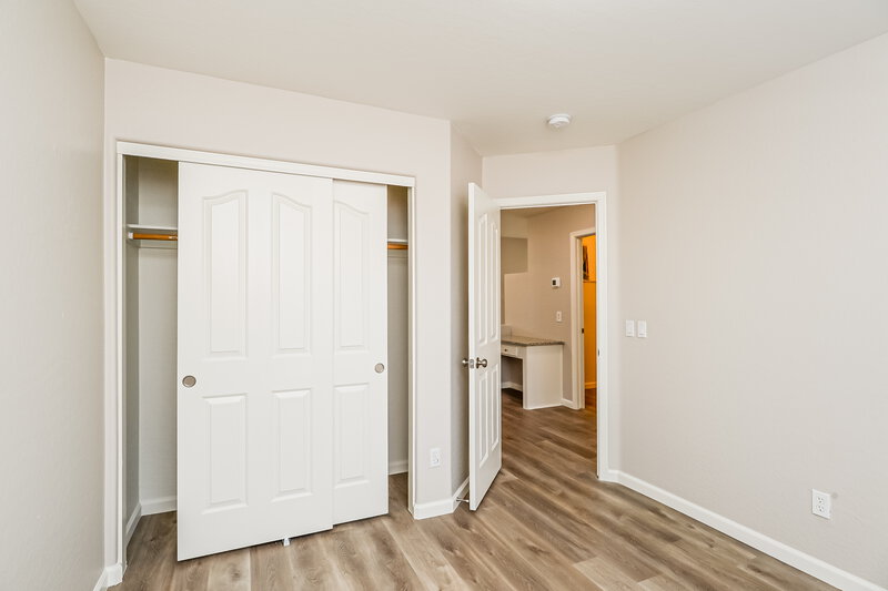 3,060/Mo, 125 N 22nd Pl Unit 39 Mesa, AZ 85213 Main Bedroom View 2