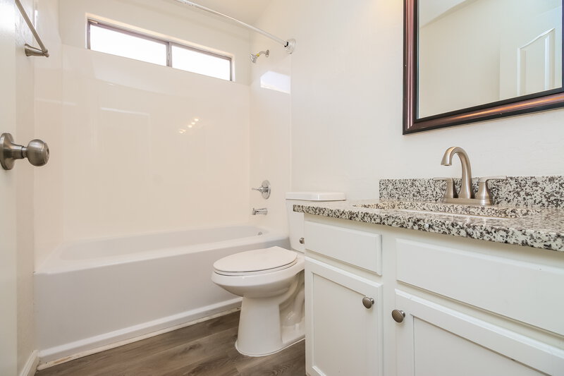 2,075/Mo, 125 N 22nd Pl Unit 39 Mesa, AZ 85213 Bathroom View