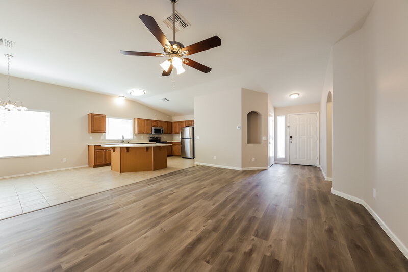 2,265/Mo, 2128 E Danbury Rd Phoenix, AZ 85022 Living Room View 2