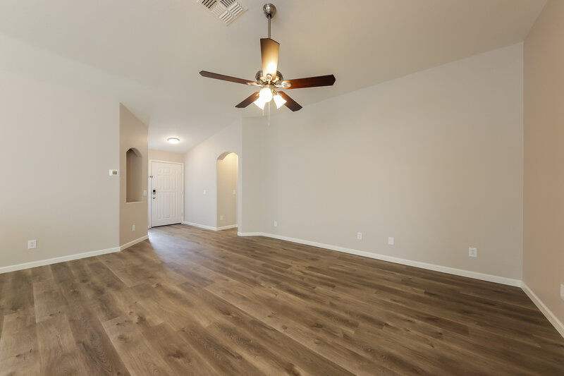 2,265/Mo, 2128 E Danbury Rd Phoenix, AZ 85022 Living Room View 3