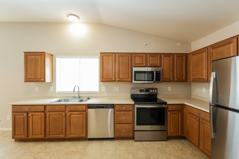 2,265/Mo, 2128 E Danbury Rd Phoenix, AZ 85022 Kitchen View