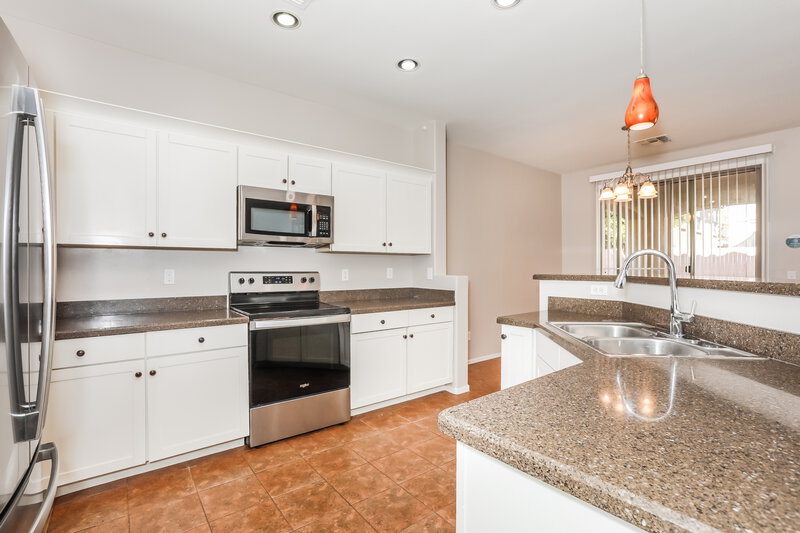 2,265/Mo, 21170 E Stonecrest Dr Queen Creek, AZ 85142 Kitchen View
