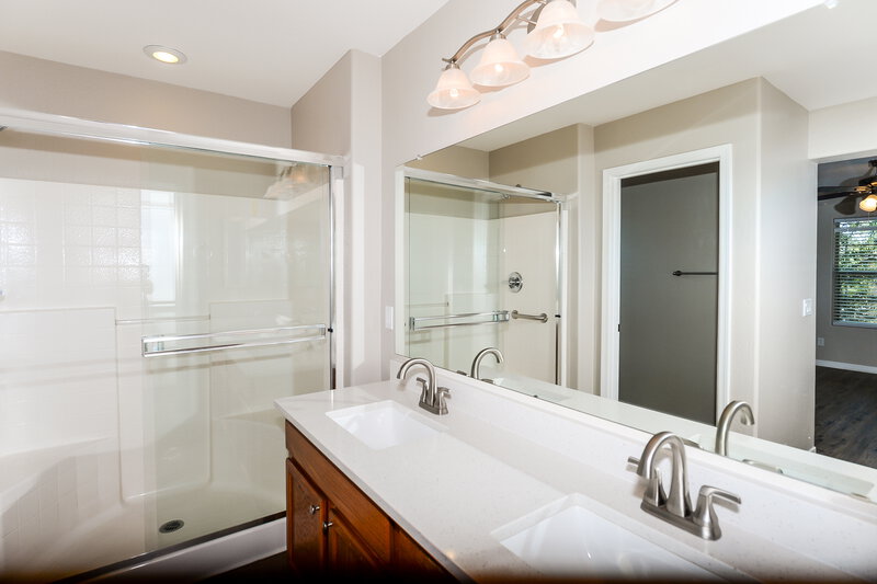 1,960/Mo, 451 S Hawes Rd Unit 63 Mesa, AZ 85208 Main Bathroom View