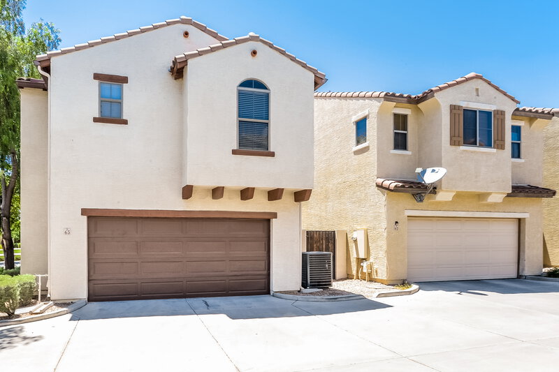 1,960/Mo, 451 S Hawes Rd Unit 63 Mesa, AZ 85208 Garage View