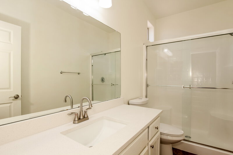 2,205/Mo, 2122 S Edgewater Mesa, AZ 85209 Main Bathroom View