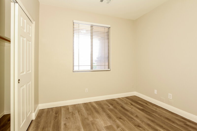 2,205/Mo, 2122 S Edgewater Mesa, AZ 85209 Laundry Room View