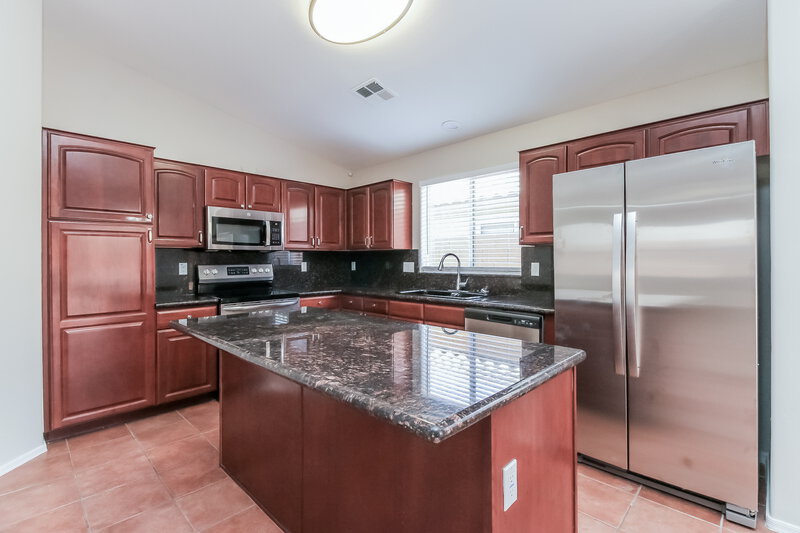 2,170/Mo, 3341 W Yellow Peak Dr SAN TAN VALLEY, AZ 85142 Kitchen View