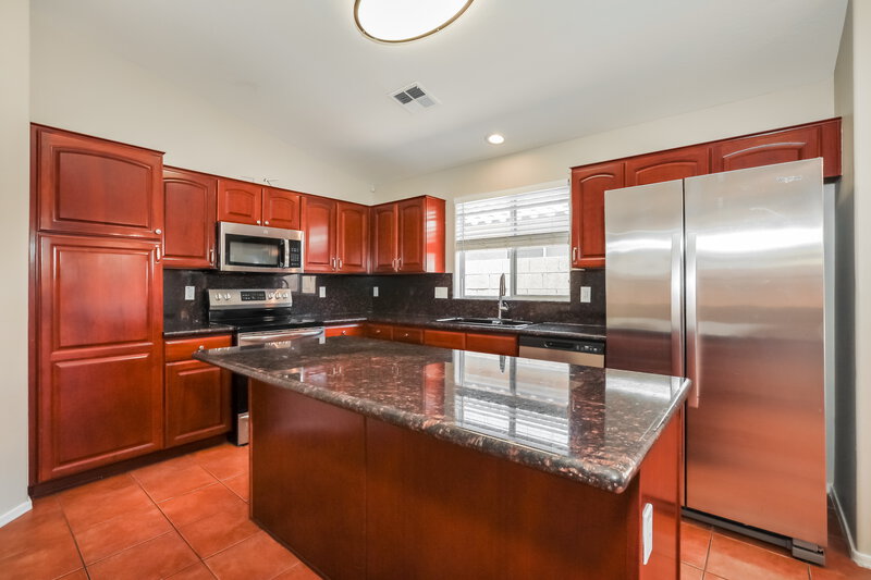 1,845/Mo, 3341 W Yellow Peak Dr SAN TAN VALLEY, AZ 85144 Kitchen View