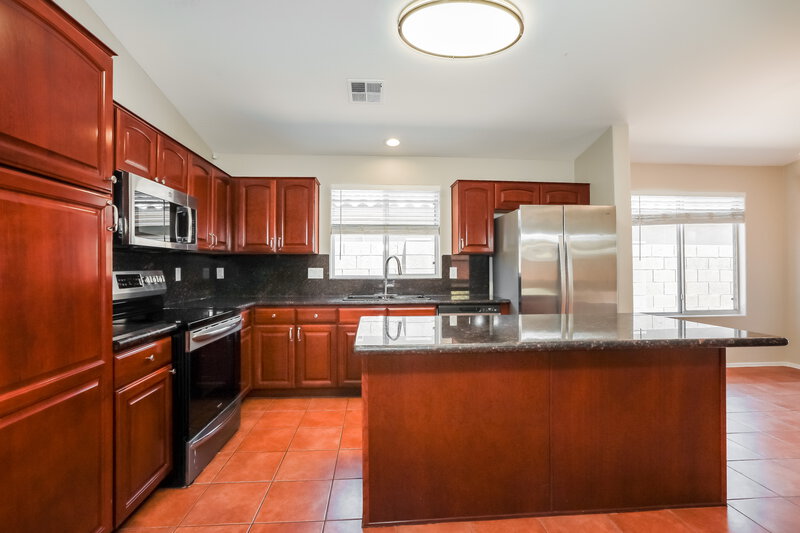 1,845/Mo, 3341 W Yellow Peak Dr SAN TAN VALLEY, AZ 85144 Kitchen View 2