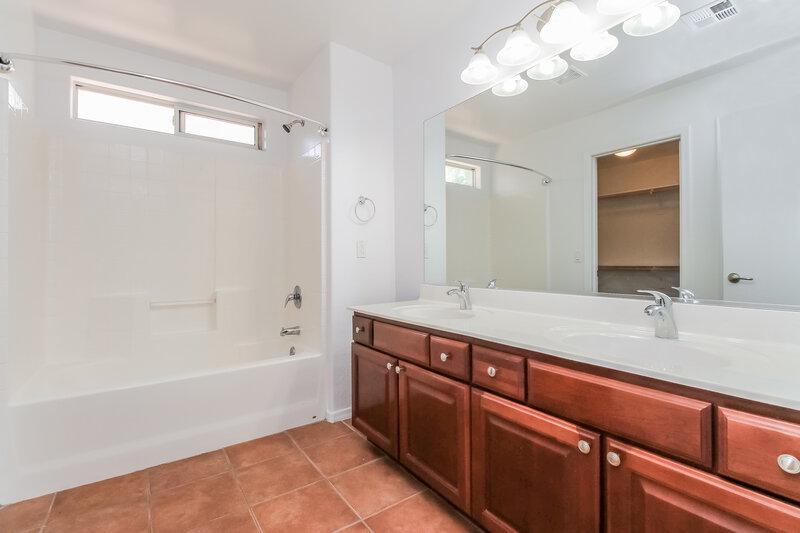 2,170/Mo, 3341 W Yellow Peak Dr SAN TAN VALLEY, AZ 85142 Main Bathroom View