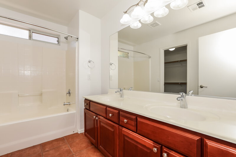 1,845/Mo, 3341 W Yellow Peak Dr SAN TAN VALLEY, AZ 85144 Main Bathroom View 2