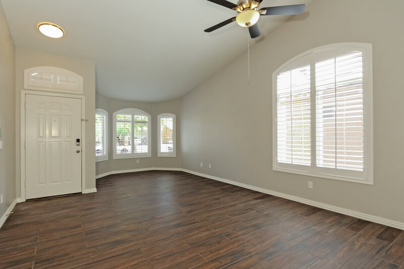 2,315/Mo, 5541 W Wood St Phoenix, AZ 85043 Living Room View