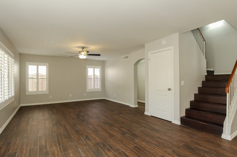 2,315/Mo, 5541 W Wood St Phoenix, AZ 85043 Living Room View 2
