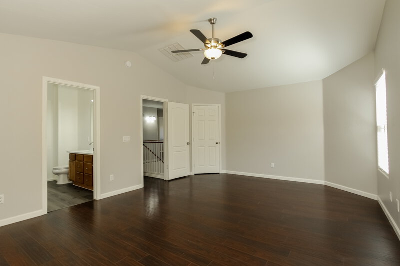 2,315/Mo, 5541 W Wood St Phoenix, AZ 85043 Main Bedroom View 2