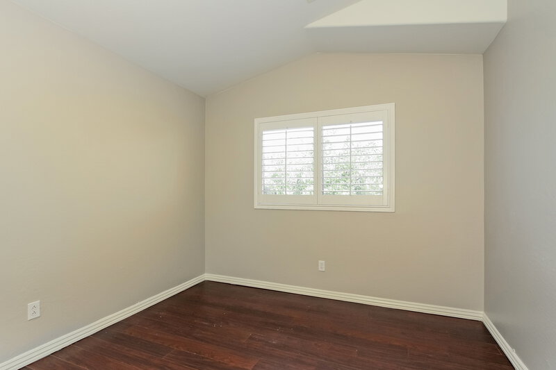 2,315/Mo, 5541 W Wood St Phoenix, AZ 85043 Bedroom View 2