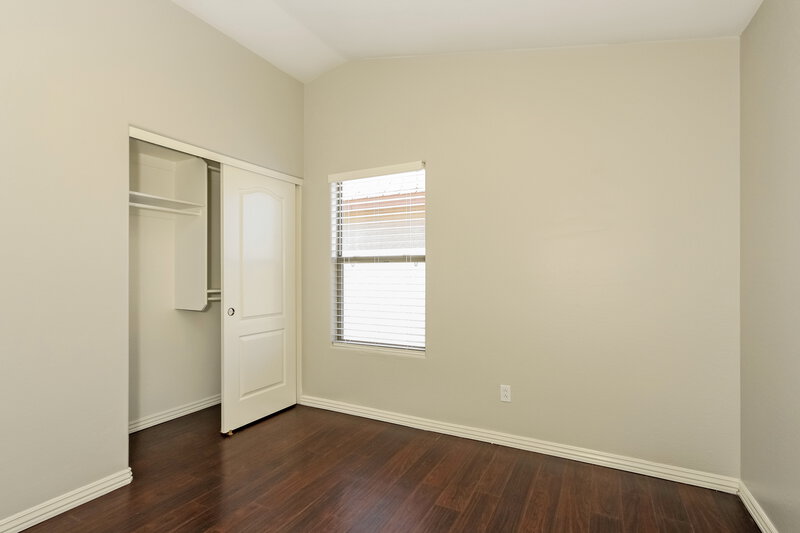 2,315/Mo, 5541 W Wood St Phoenix, AZ 85043 Bedroom View 3