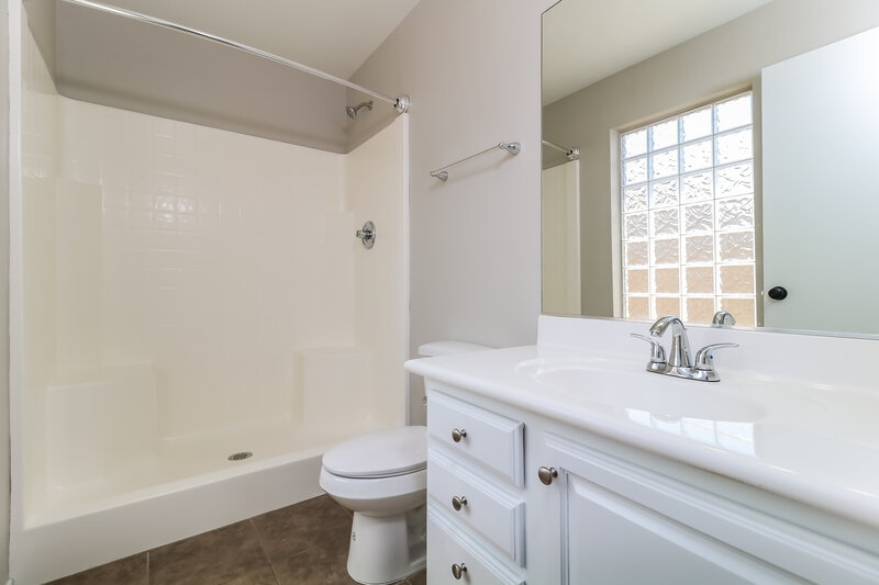 2,070/Mo, 16910 W Marconi Ave Surprise, AZ 85388 Main Bathroom View