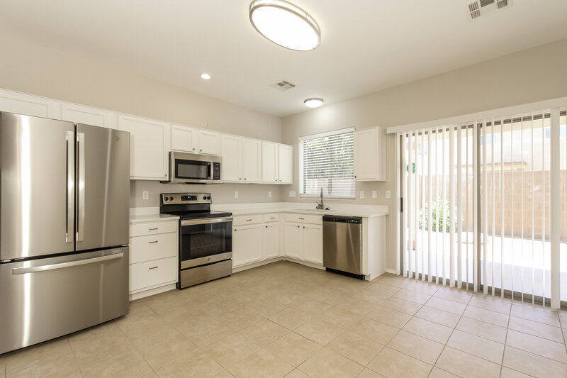 2,215/Mo, 4449 E Del Rio St Gilbert, AZ 85295 Kitchen View