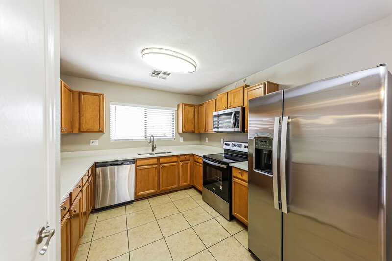 2,645/Mo, 18611 N 22nd St Unit 55 Phoenix, AZ 85024 Kitchen View