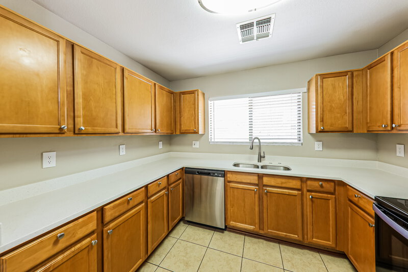 2,645/Mo, 18611 N 22nd St Unit 55 Phoenix, AZ 85024 Kitchen View 2