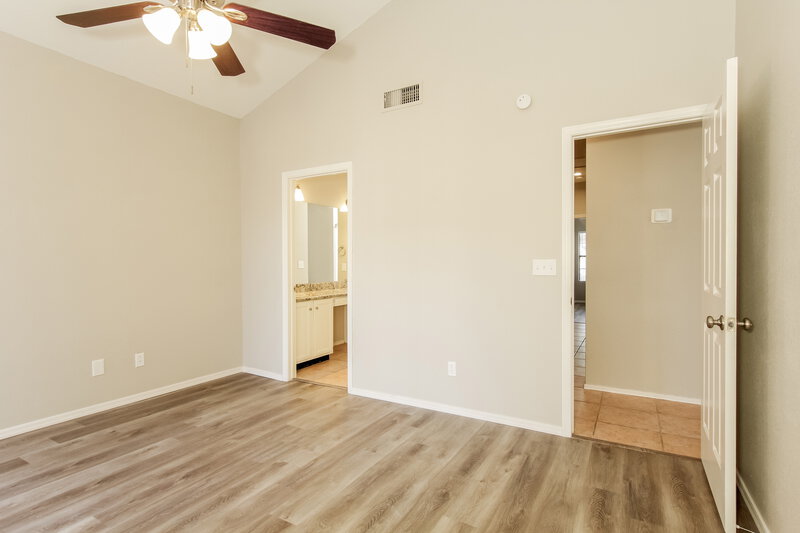 2,300/Mo, 876 N Terrace Rd Chandler, AZ 85226 Main Bedroom View 2