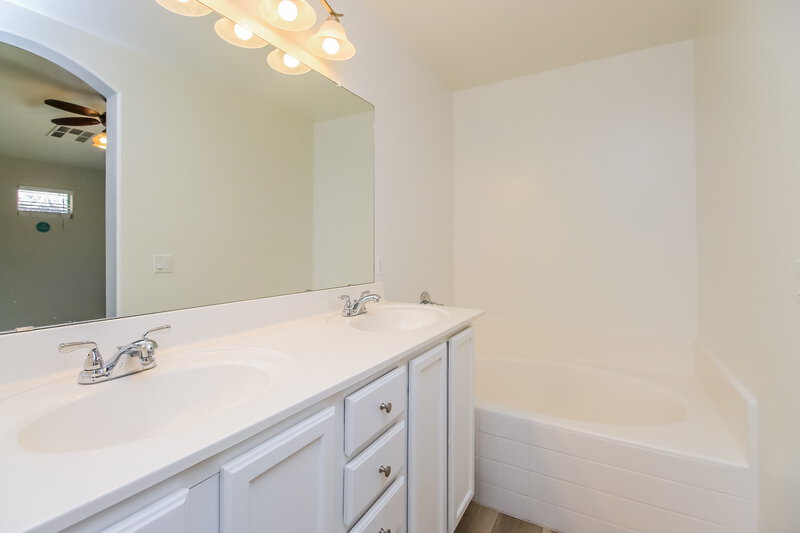 3,380/Mo, 23472 S 223rd Pl Queen Creek, AZ 85142 Main Bathroom View
