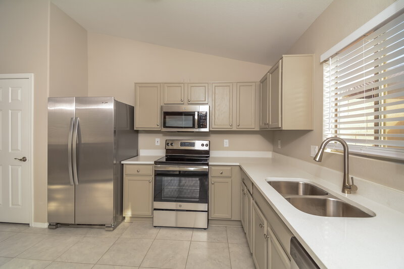 1,935/Mo, 16731 N 113th Ave Surprise, AZ 85378 Kitchen View 2