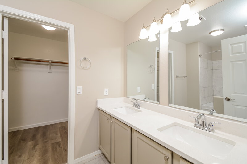 1,935/Mo, 16731 N 113th Ave Surprise, AZ 85378 Main Bathroom View