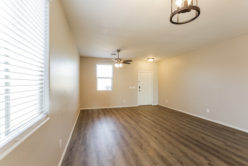 3,960/Mo, 6516 S 74th Ln Laveen, AZ 85339 Living Room View 3