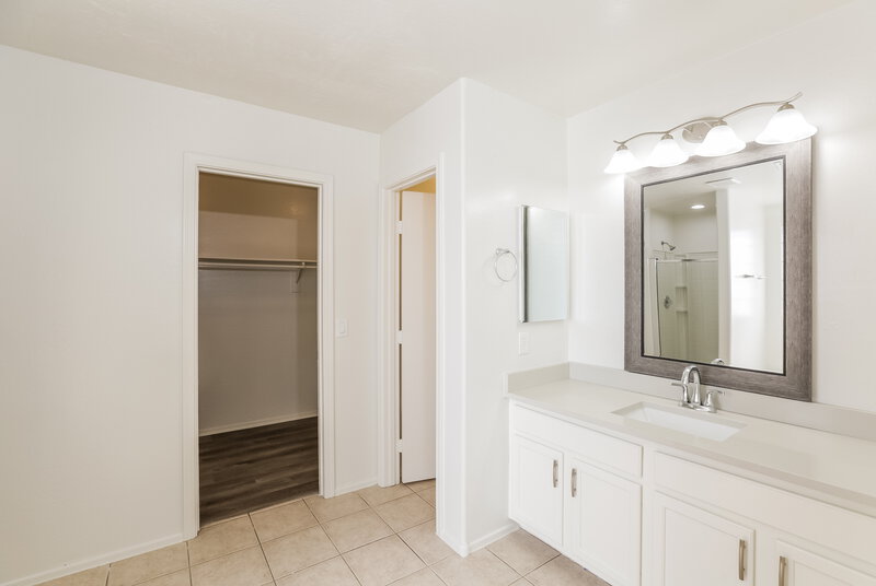 3,960/Mo, 6516 S 74th Ln Laveen, AZ 85339 Main Bathroom View