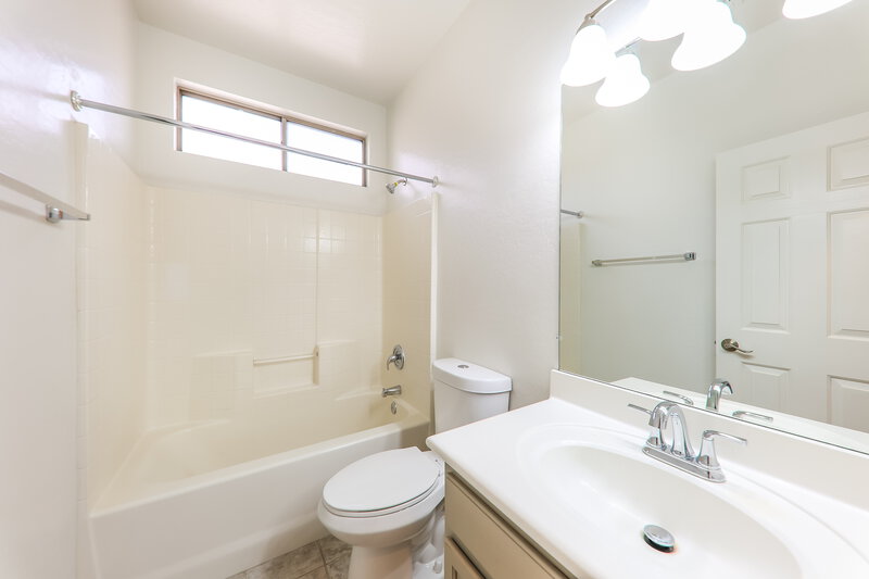 1,990/Mo, 15233 W Banff Ln Surprise, AZ 85379 Bathroom View