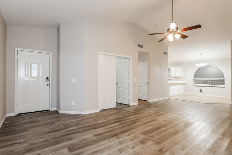 1,700/Mo, 15112 W Eureka Trl Surprise, AZ 85374 Living Room View