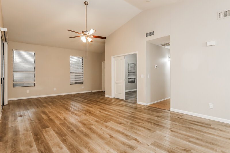 1,700/Mo, 15112 W Eureka Trl Surprise, AZ 85374 Living Room View 3