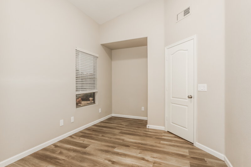 1,700/Mo, 15112 W Eureka Trl Surprise, AZ 85374 Office View