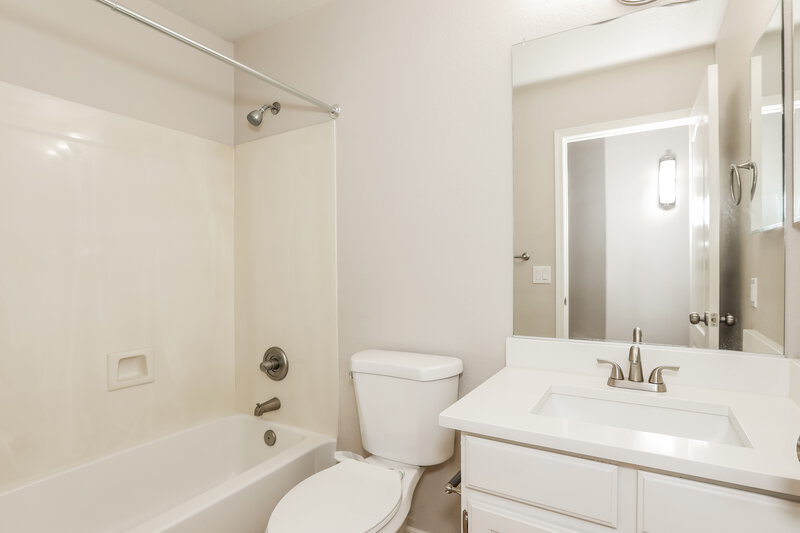 1,700/Mo, 15112 W Eureka Trl Surprise, AZ 85374 Bathroom View