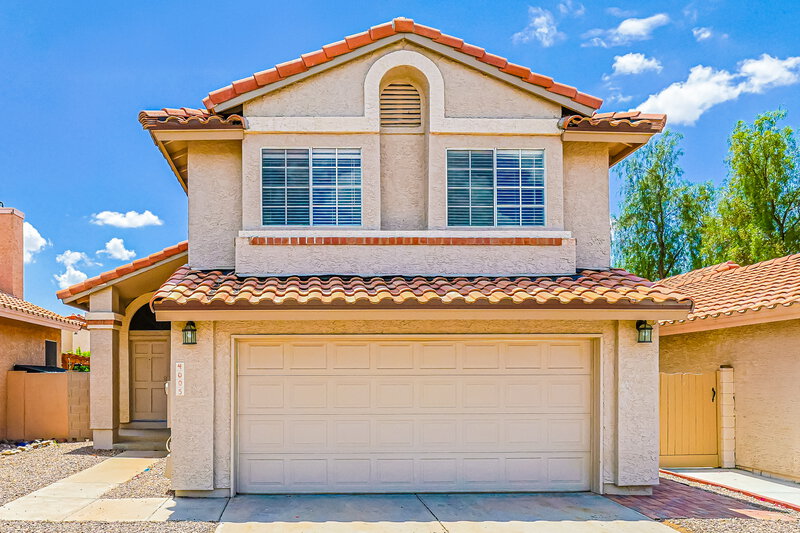2,330/Mo, 4005 E Woodland Dr Phoenix, AZ 85048 External View