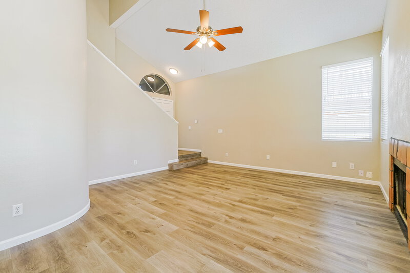 2,330/Mo, 4005 E Woodland Dr Phoenix, AZ 85048 Living Room View