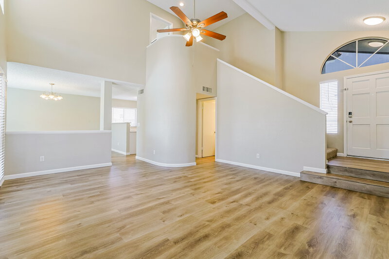 2,330/Mo, 4005 E Woodland Dr Phoenix, AZ 85048 Living Room View 3