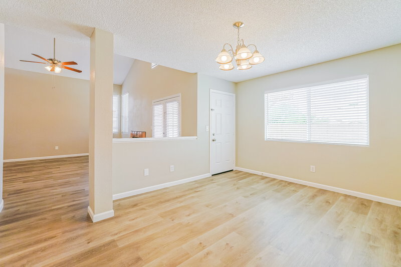 2,330/Mo, 4005 E Woodland Dr Phoenix, AZ 85048 Dining Room View