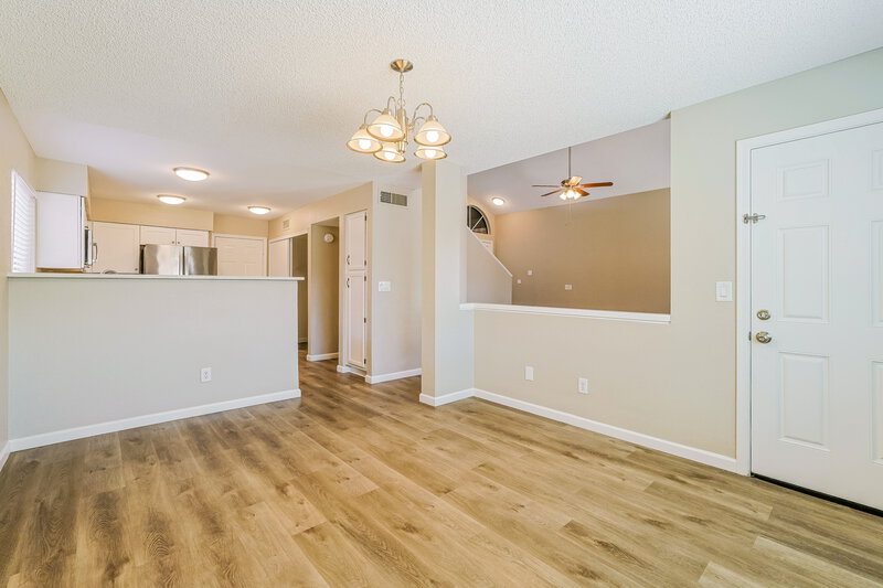 2,330/Mo, 4005 E Woodland Dr Phoenix, AZ 85048 Dining Room View 2