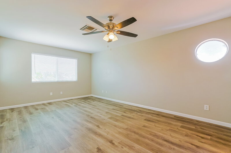 2,330/Mo, 4005 E Woodland Dr Phoenix, AZ 85048 Main Bedroom View