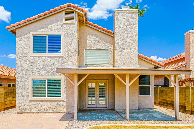 2,330/Mo, 4005 E Woodland Dr Phoenix, AZ 85048 Rear View