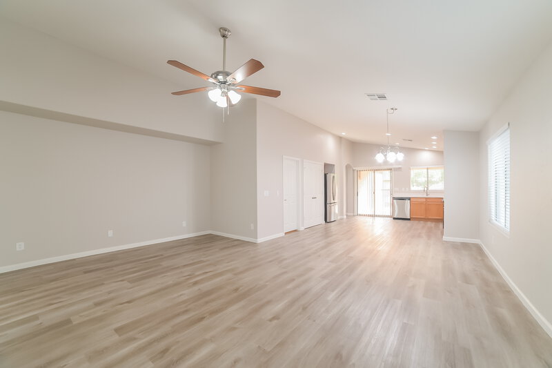 2,245/Mo, 7125 W Williams St Phoenix, AZ 85043 Living Room View 2