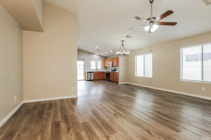 2,155/Mo, 7125 W Williams St Phoenix, AZ 85043 Living Room View 2