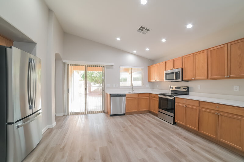 2,245/Mo, 7125 W Williams St Phoenix, AZ 85043 Kitchen View